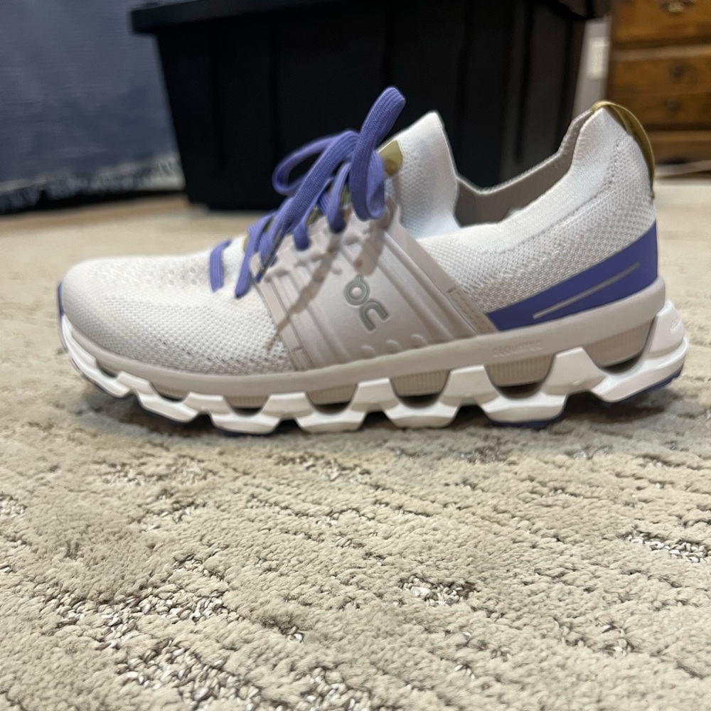 On Running Swift 3 in Gray and Blue - Picture 2 of 8